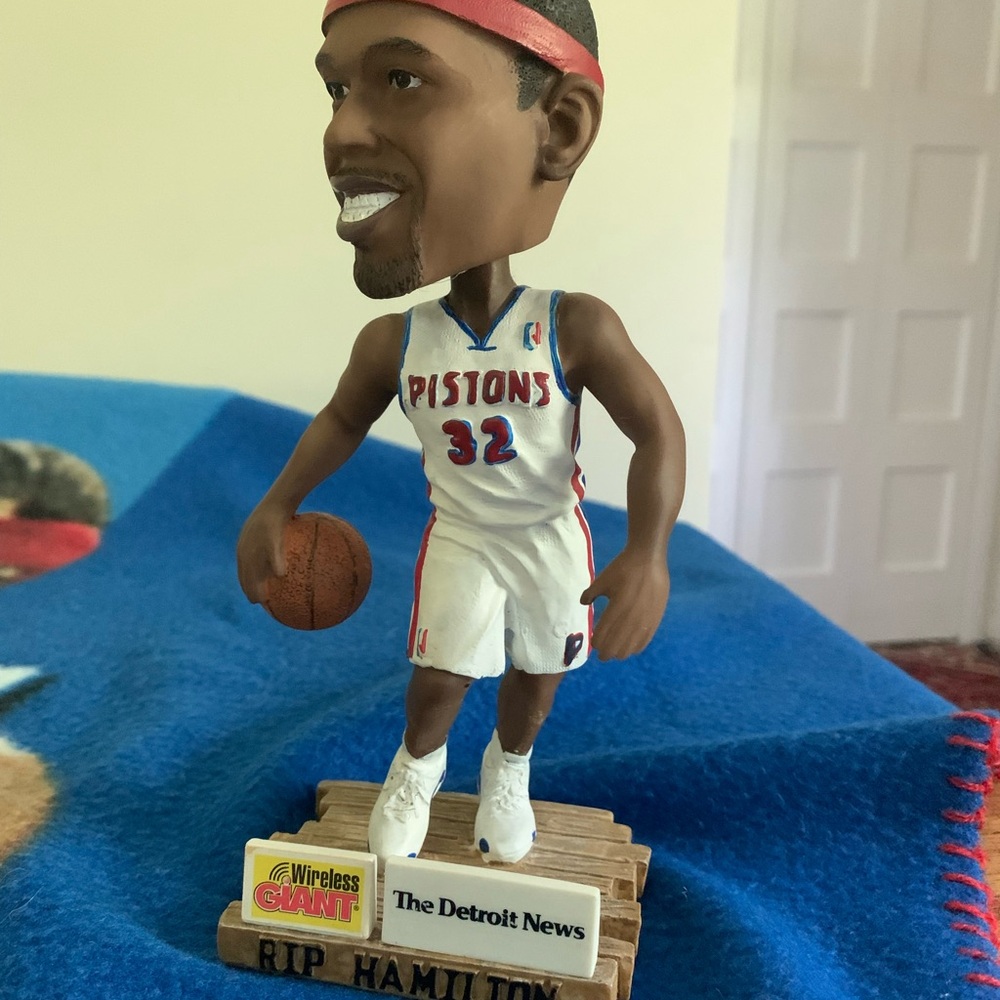 Pistons Bobblehead Figurine with Basketball